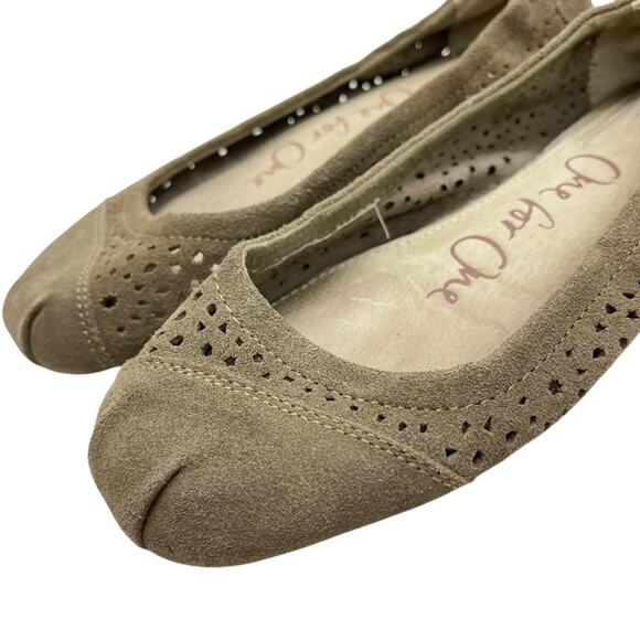 Toms Beige Taupe Casual Flats Boho Slip On Loafers Laser Cut Outs Shoes sz 8 - Picture 9 of 16